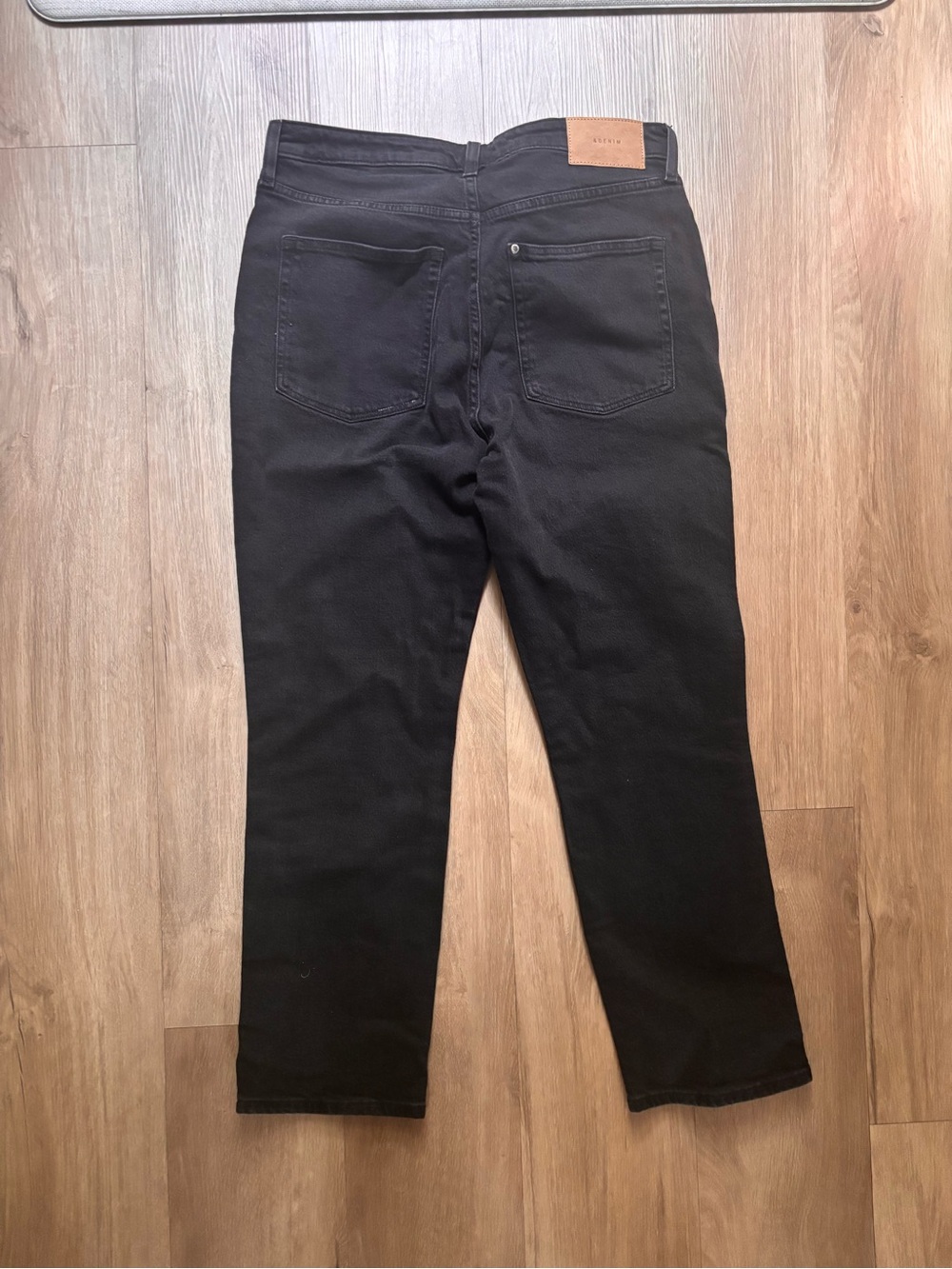 H&M Women's Black “mom” Jeans- no ticket but never been worn